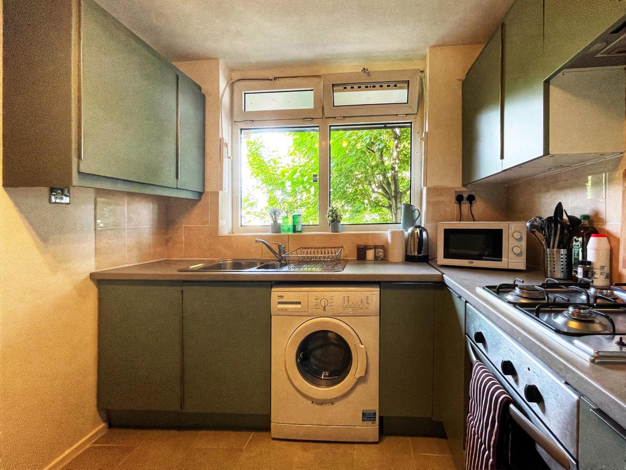 Ethan's Place In Mile End - 2 Double Beds, 1 Bunk Bed, Max 6, Spacious, Ideal For Families * Londra