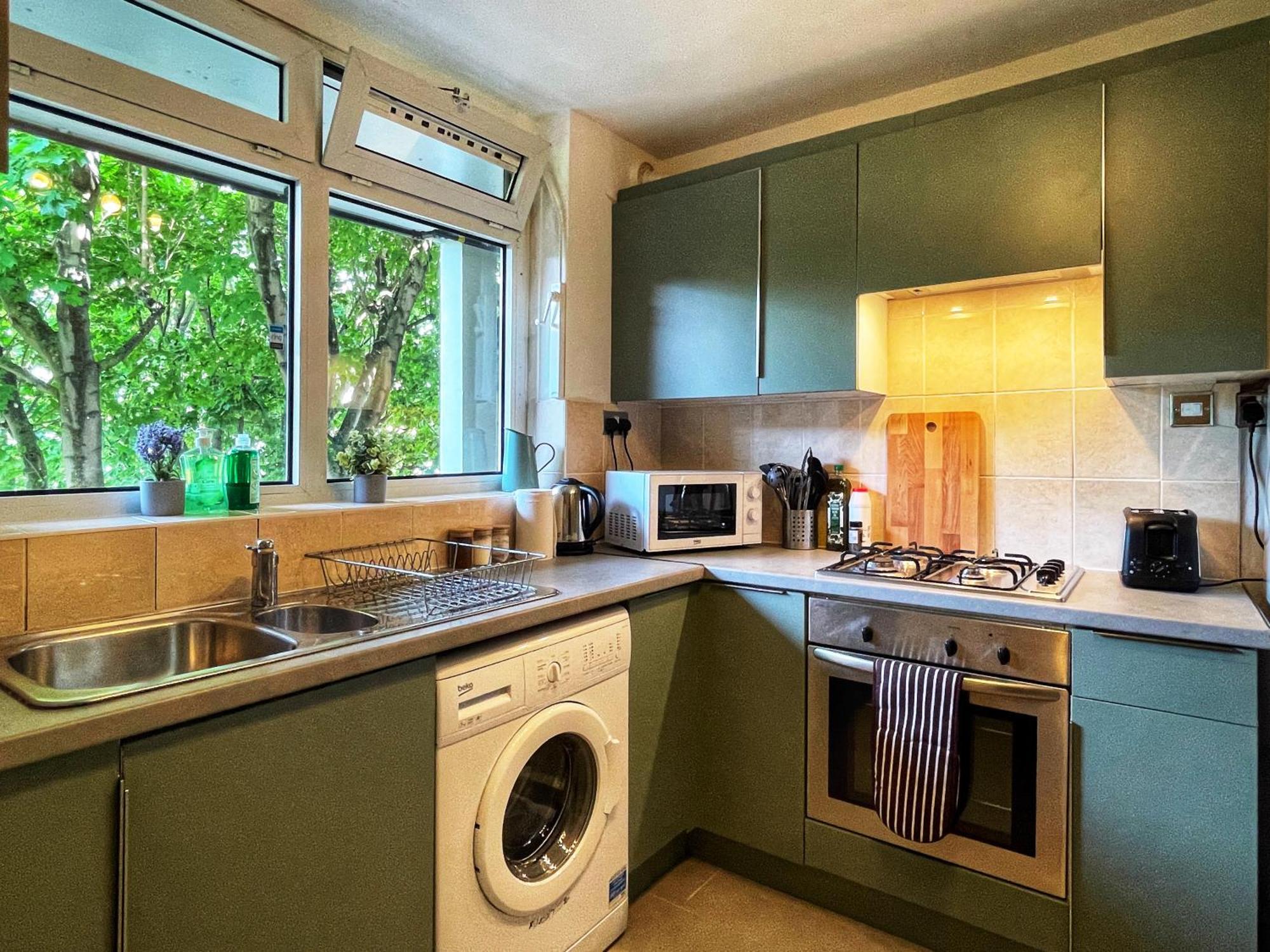 Ethan's Place In Mile End - 2 Double Beds, 1 Bunk Bed, Max 6, Spacious, Ideal For Families Appartamento Londra